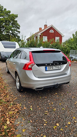 Volvo V60 2 of 14