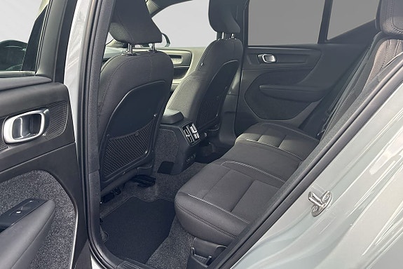 Volvo EX40 8 of 15