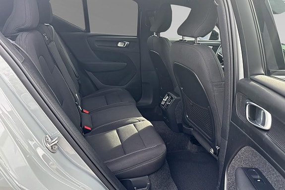 Volvo EX40 11 of 15