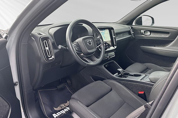 Volvo EX40 7 of 15