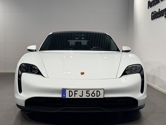Porsche Taycan 3 of 24