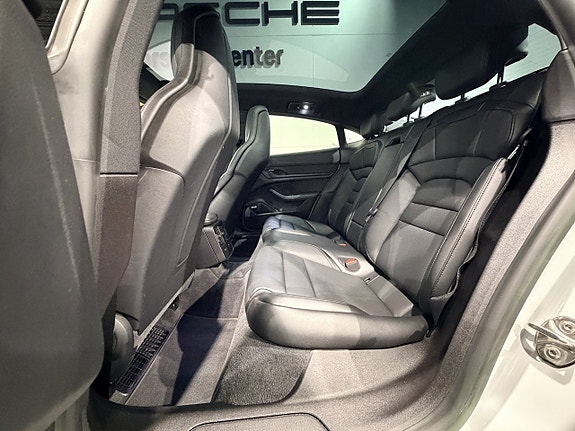Porsche Taycan 22 of 24