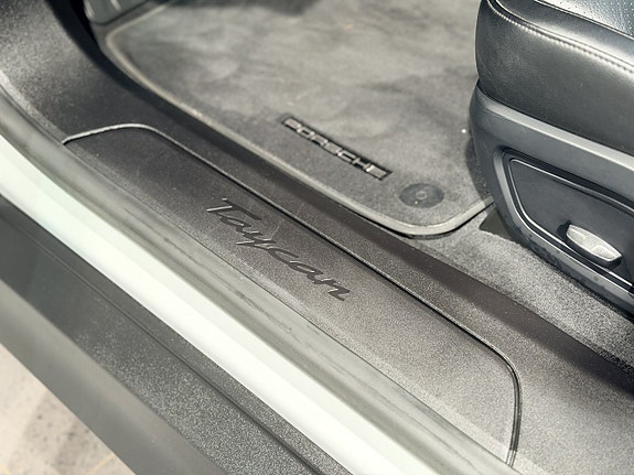 Porsche Taycan 11 of 24