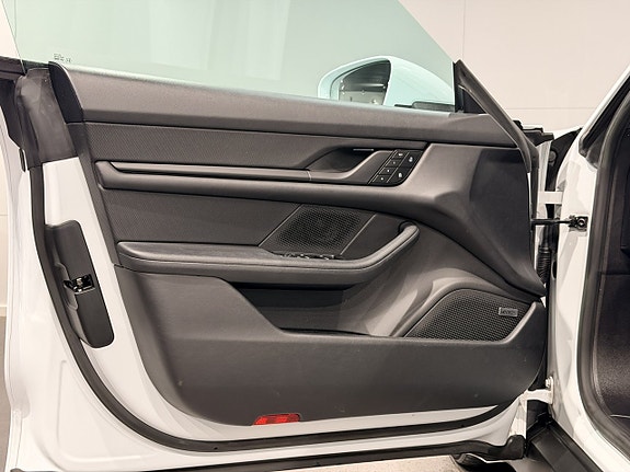 Porsche Taycan 10 of 24