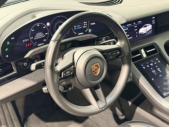 Porsche Taycan 16 of 24