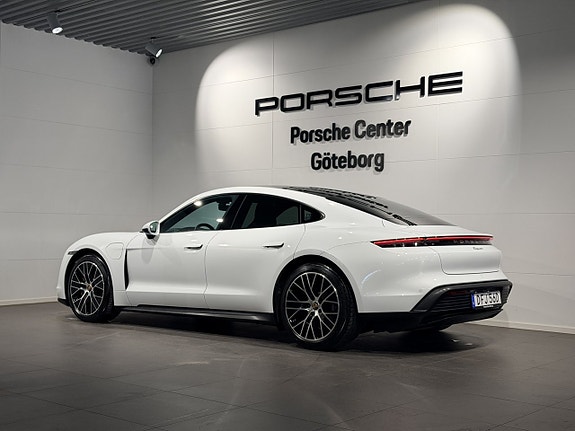 Porsche Taycan 5 of 24