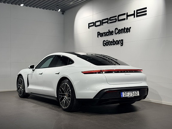 Porsche Taycan 6 of 24
