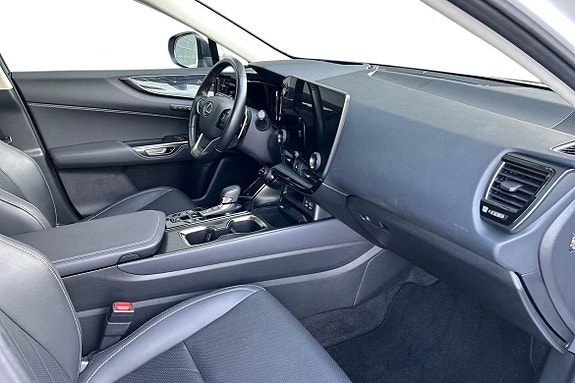 Lexus NX450h+ 10 of 23