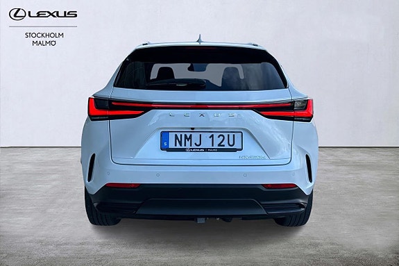 Lexus NX450h+ 18 of 23