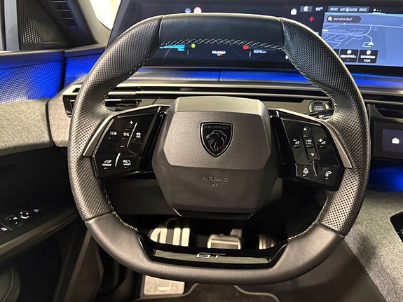 Peugeot e-3008 10 of 19