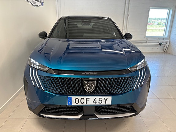 Peugeot e-3008 2 of 19