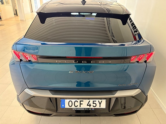 Peugeot e-3008 5 of 19