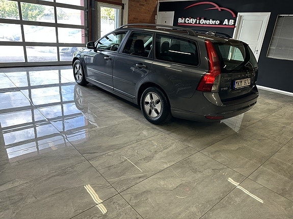Volvo V50 4 of 21