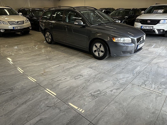 Volvo V50 2 of 21