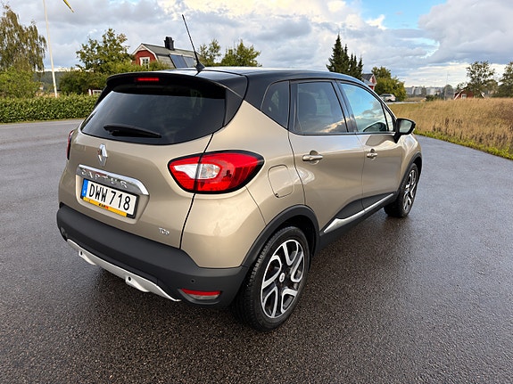 Renault Captur 3 of 5