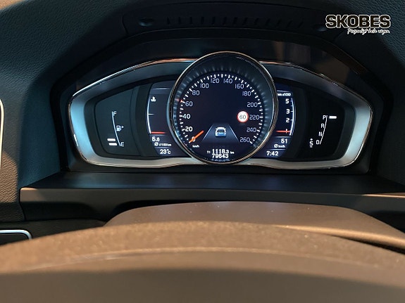Volvo V60 13 of 28