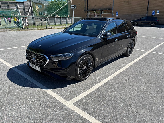 Mercedes-Benz E300 3 of 4