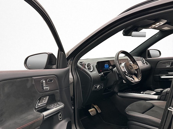 Mercedes-Benz EQA300 11 of 30