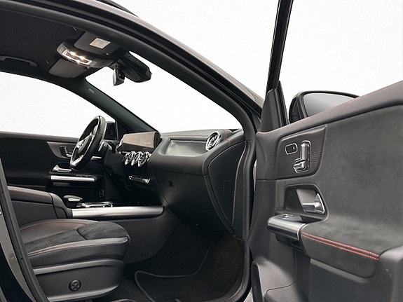 Mercedes-Benz EQA300 28 of 30