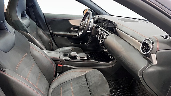 Mercedes-Benz CLA200 3 of 10