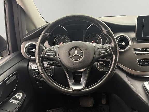 Mercedes-Benz V220 d 18 of 30