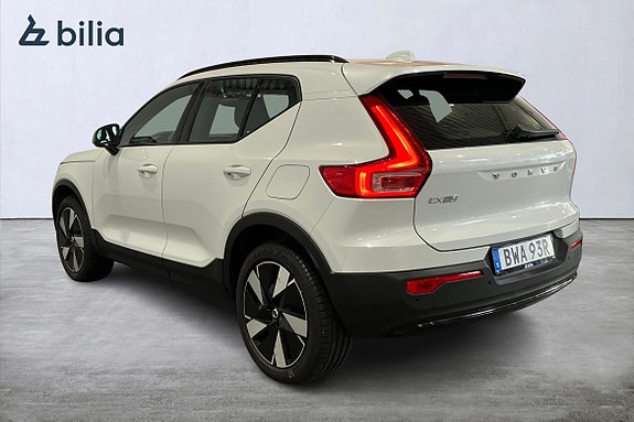Volvo EX40 2 of 21