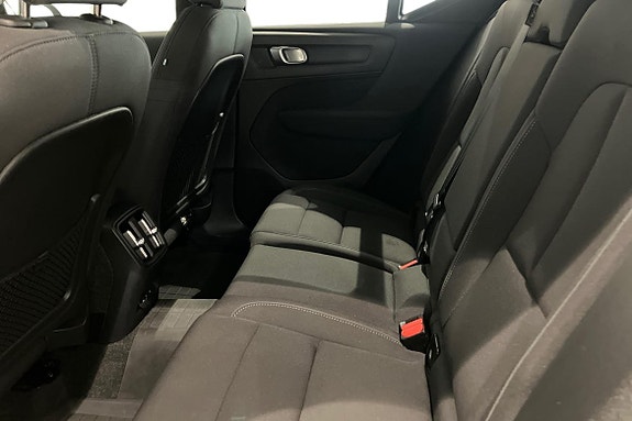 Volvo EX40 13 of 21