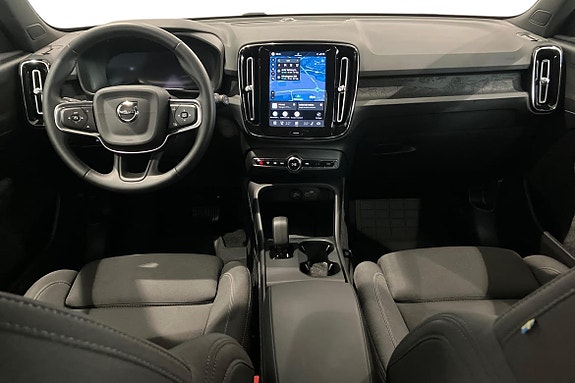 Volvo EX40 10 of 21