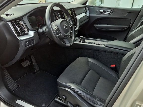 Volvo XC60 2 of 3