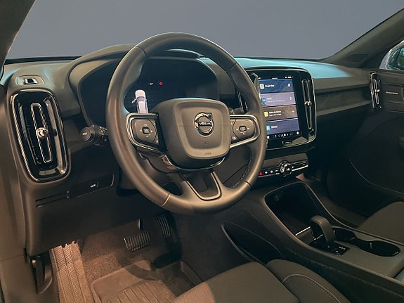 Volvo EX40 5 of 16