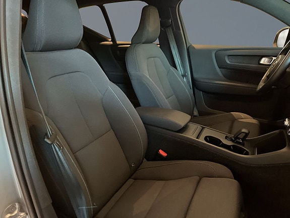 Volvo EX40 7 of 16