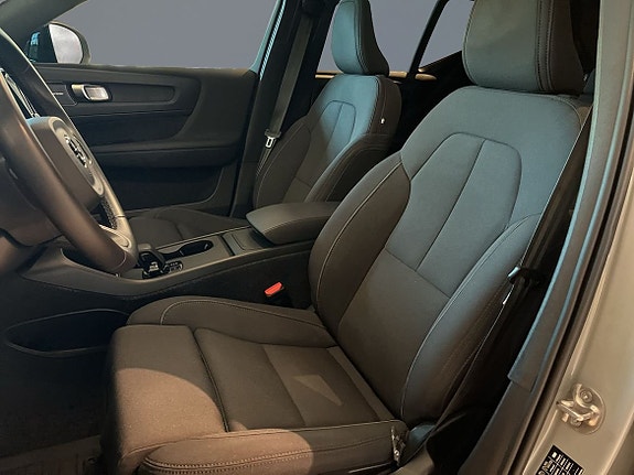 Volvo EX40 6 of 16