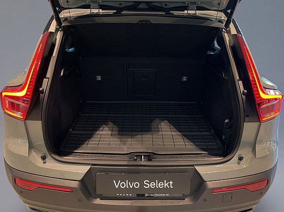 Volvo EX40 9 of 16