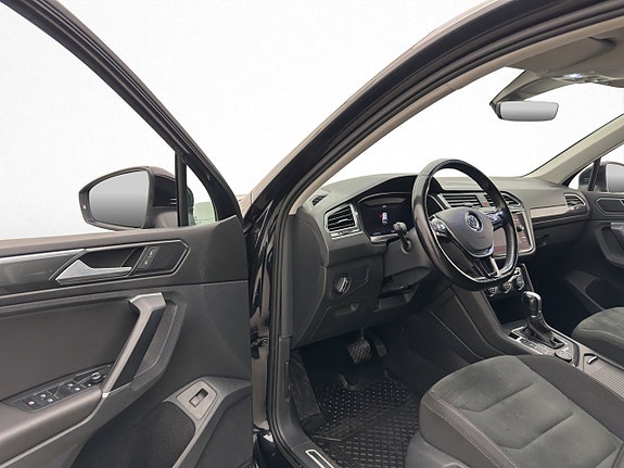 Volkswagen Tiguan 11 of 30