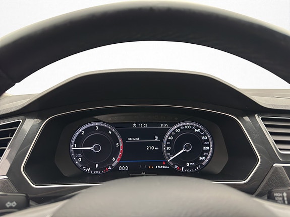 Volkswagen Tiguan 18 of 30