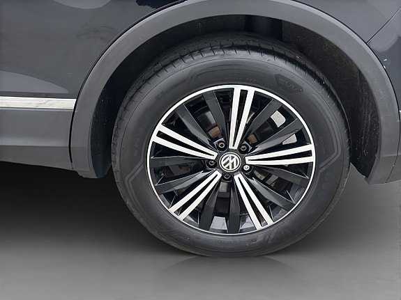 Volkswagen Tiguan 30 of 30