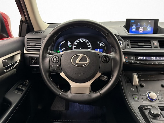 Lexus CT200h 12 of 30