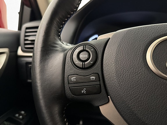 Lexus CT200h 21 of 30