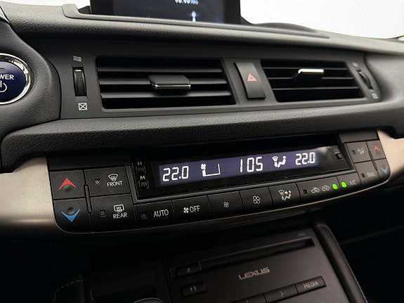 Lexus CT200h 17 of 30