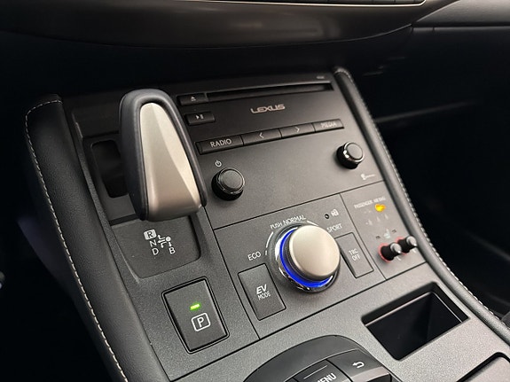 Lexus CT200h 16 of 30