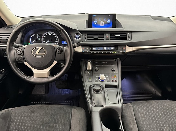 Lexus CT200h 11 of 30