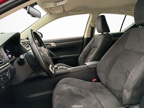 Lexus CT200h 14 of 30