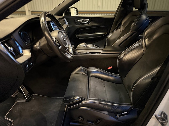 Volvo XC60 11 of 17