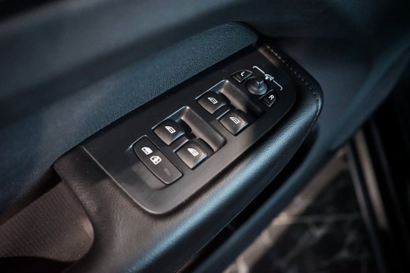 Volvo XC60 23 of 27