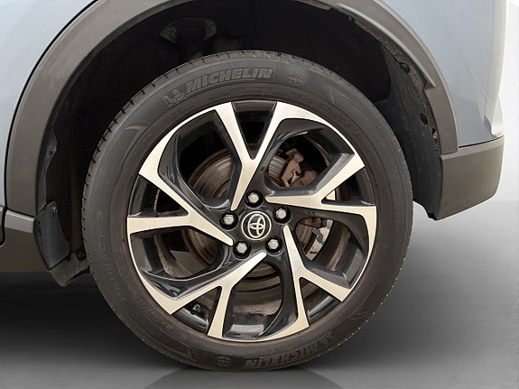 Toyota C-HR 27 of 29