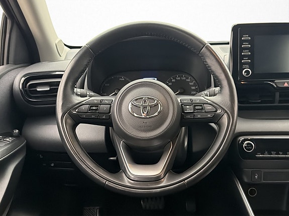 Toyota Yaris 12 of 26