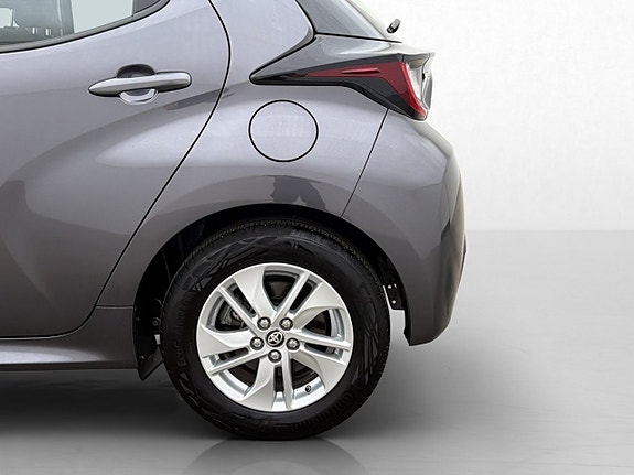 Toyota Yaris 24 of 26
