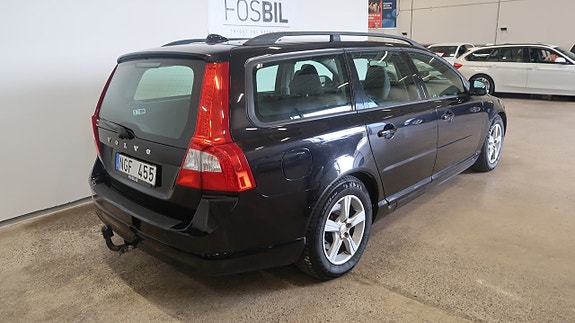Volvo V70 4 of 17
