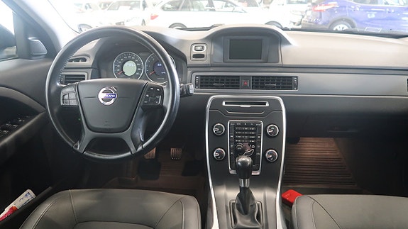 Volvo V70 11 of 17
