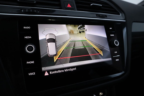Volkswagen Tiguan 18 of 23